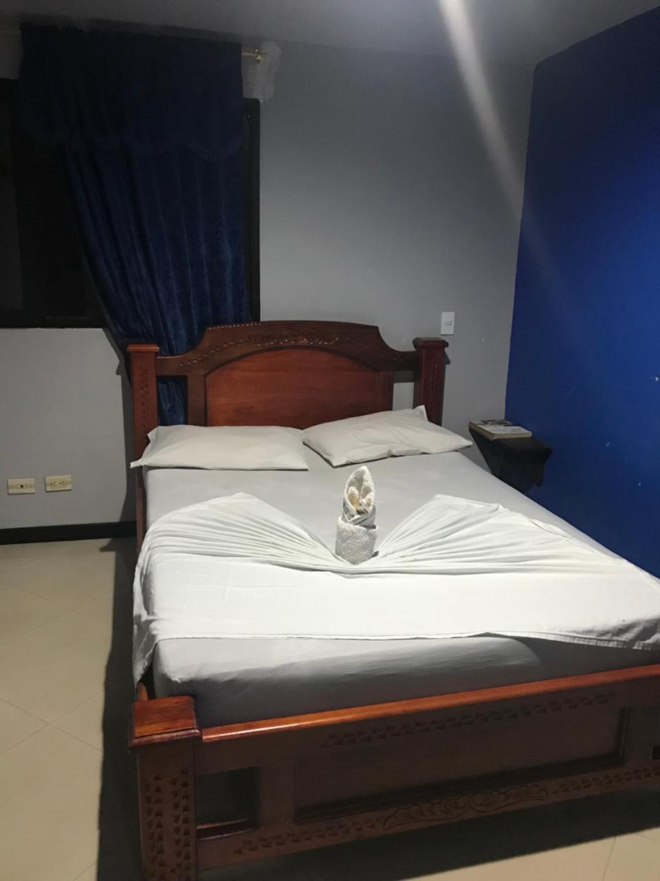 Hotel Calipso Marinilla Buitenkant foto
